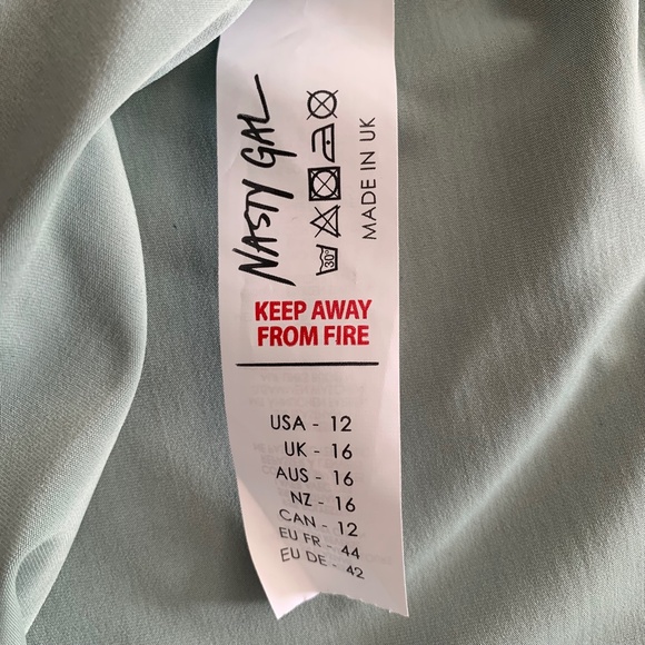 Nasty Gal | Sage Sleeveless Keyhole Cut Out Cropped Top - Picture 4 of 5